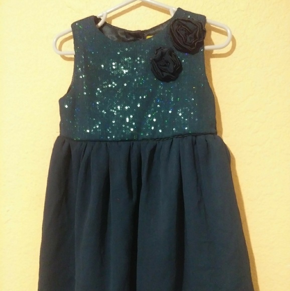 Three cute 3T dresses - Picture 2 of 3